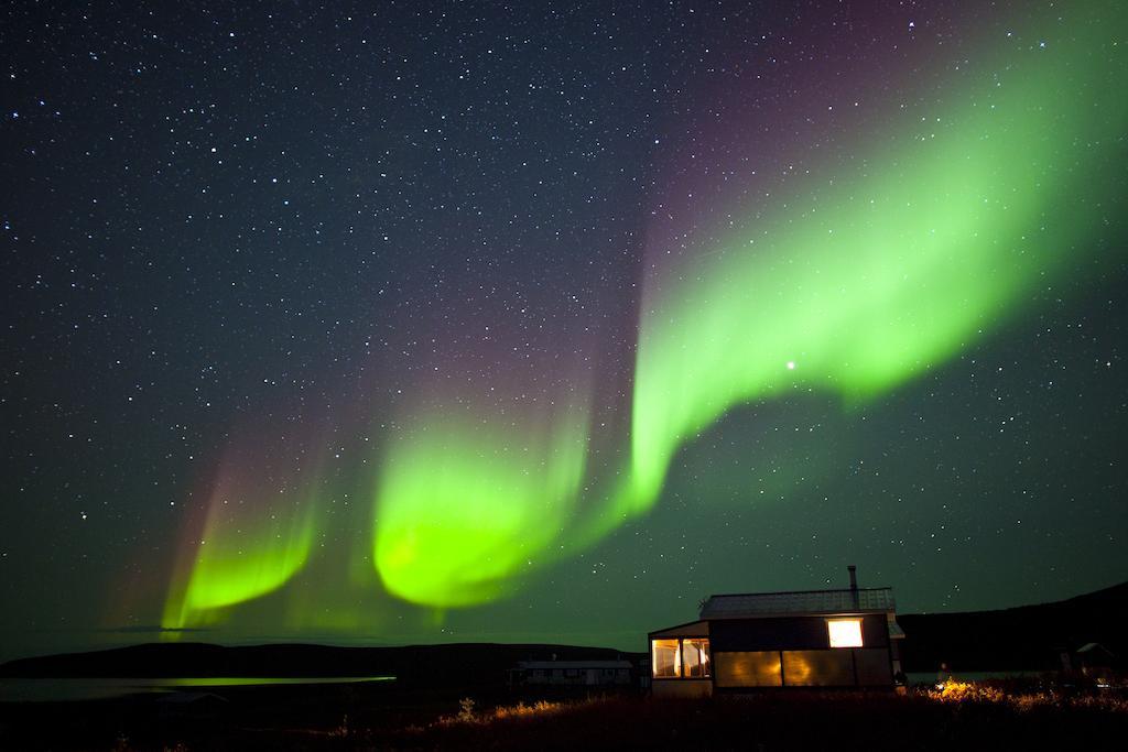 Peterson'S Point Lake Lodge Yellowknife Exterior foto